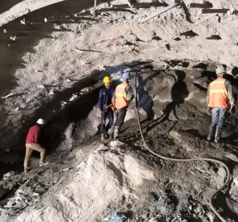 广水拱顶带模注浆料的施工流程及注意事项